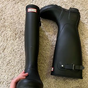 Tall matte black Hunter women rain boots. Size 7.